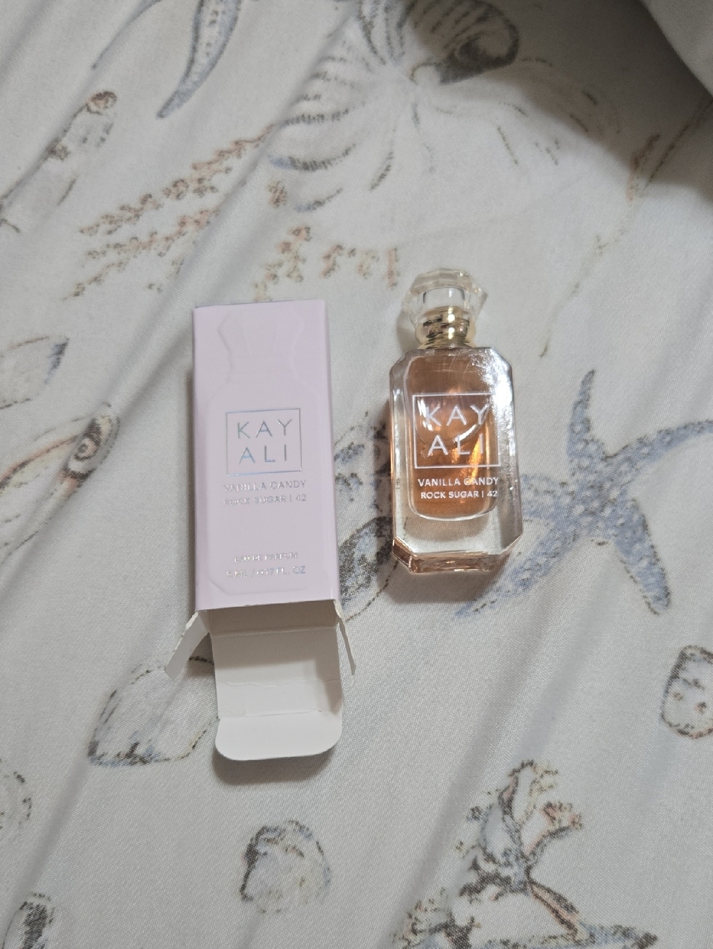 Kayali Vanilla Candy Body Oil – Soft Pink